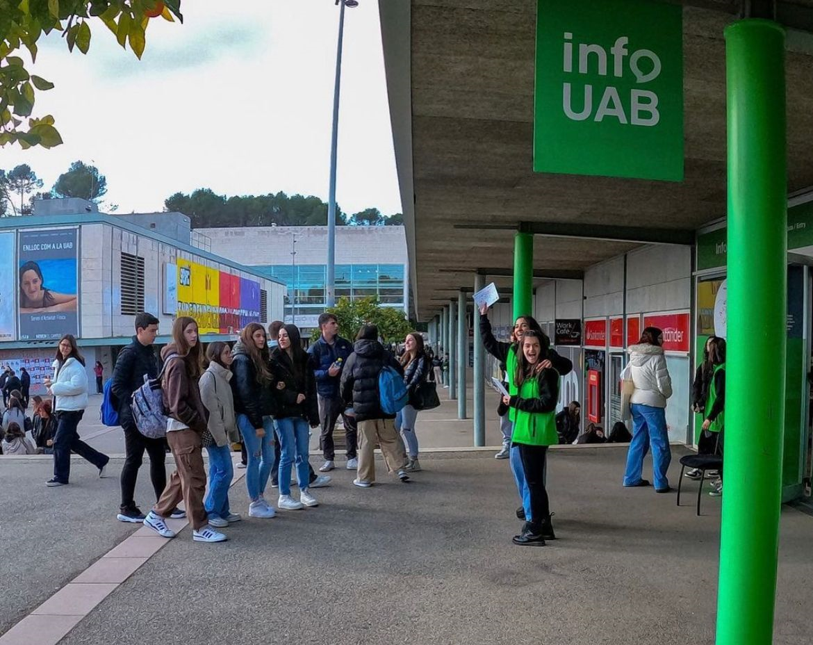 Alumnes al campus